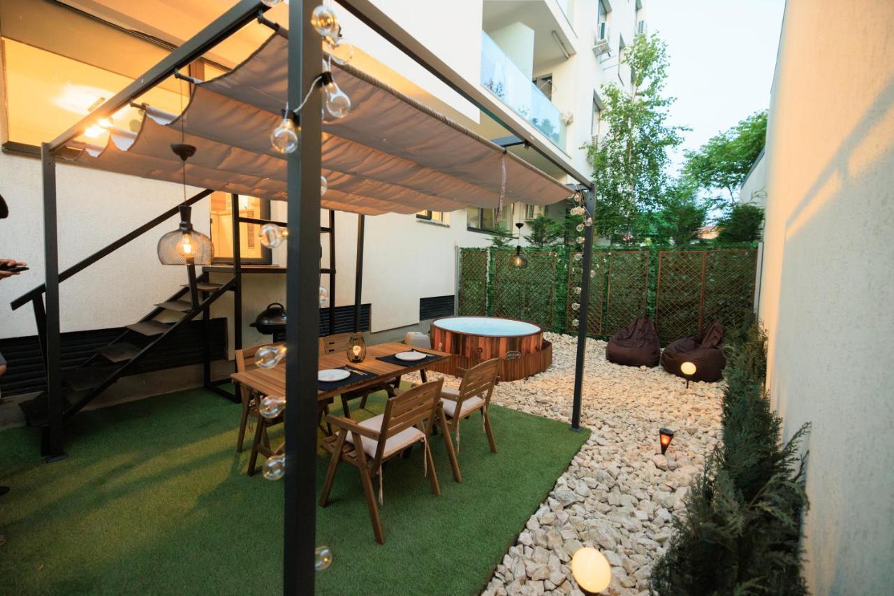 Downtown Hidden Garden With Jacuzzi In Bucharest Apartman Kültér fotó