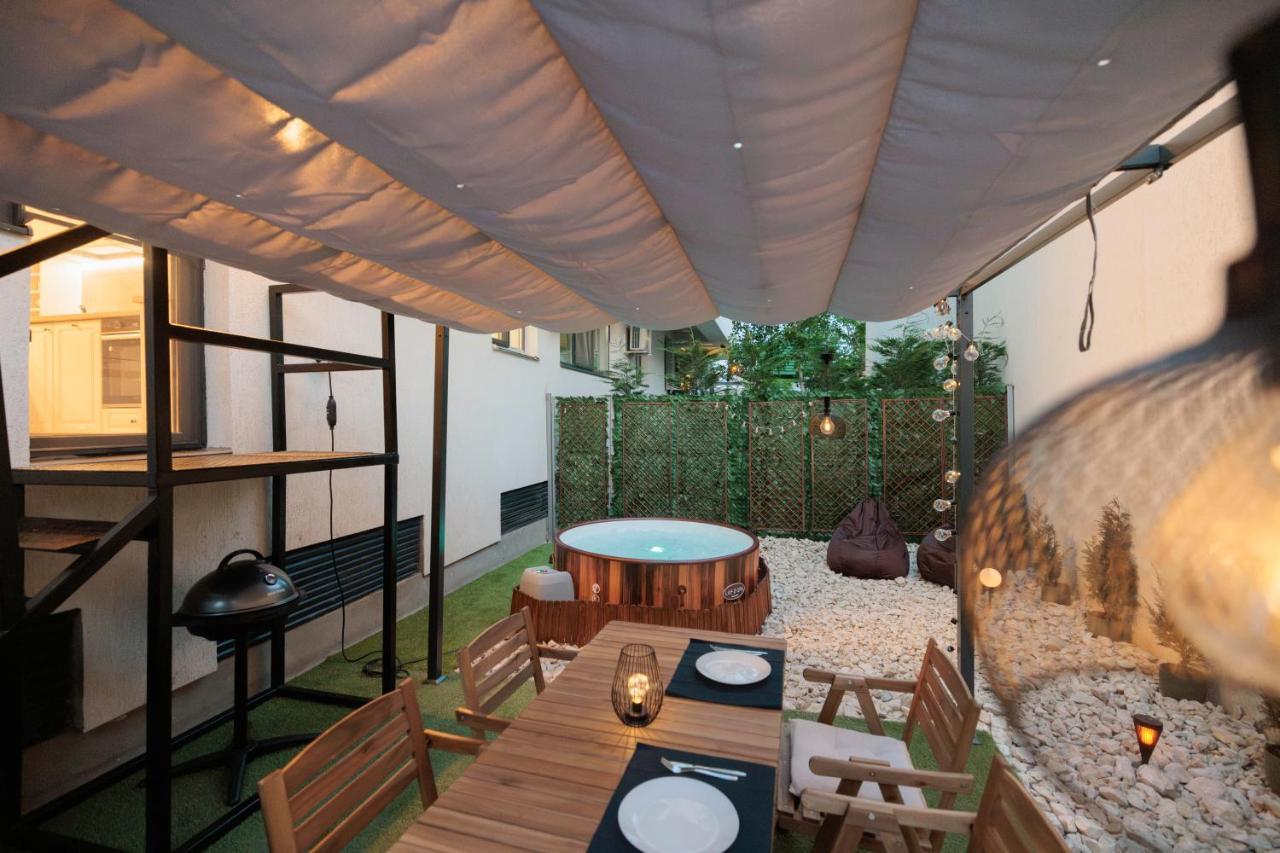 Downtown Hidden Garden With Jacuzzi In Bucharest Apartman Kültér fotó